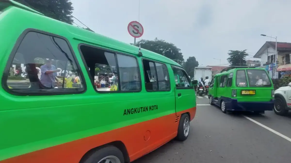 Tinggal 860 Angkot yang Masih Layak Jalan di Bogor, Warga Nilai Jumlahnya Tetap Terlalu Banyak Ilustrasi angkutan kota (angkot) di Kota Bogor