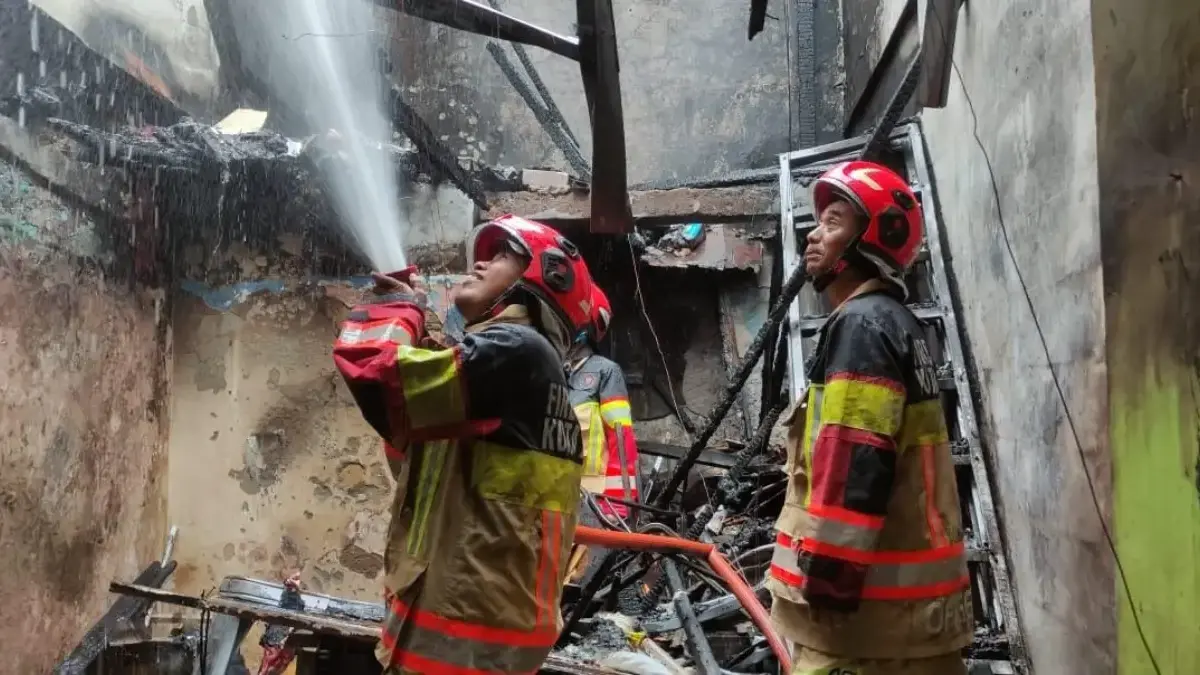 Rumah Makan Padang di Bogor Selatan Terbakar, Satu Orang Alami Luka Bakar Rumah Makan Padang di Bogor Selatan Terbakar, Satu Orang Alami Luka Bakar