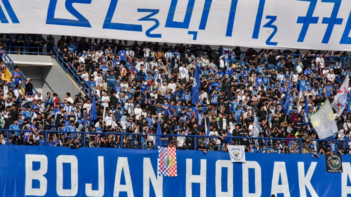 GBLA Bakal Membara, Viking Persib Club Hadirkan Koreo Termahal demi Jatuhkan Mental Persija Ribuan penonton memberikan dukungan saat pertandingan Persib Bandung pada laga BRI Super League di GBLA/