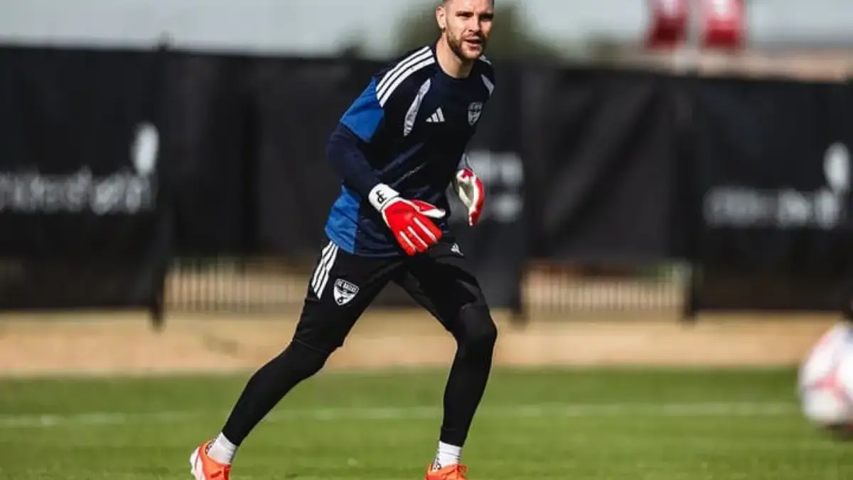 Jika Bukan Maarten Paes, Persib Bandung Bisa Ambil Kiper Diaspora yang Sedang Nganggur Ini Jika Bukan Maarten Paes, Persib Bandung Bisa Ambil Kiper Diaspora yang Sedang Nganggur Ini