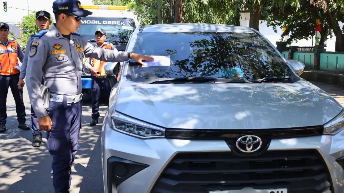 Bahu Jalan jadi Lahan Parkir, Dishub Cimahi Siapkan Sanksi Tegas