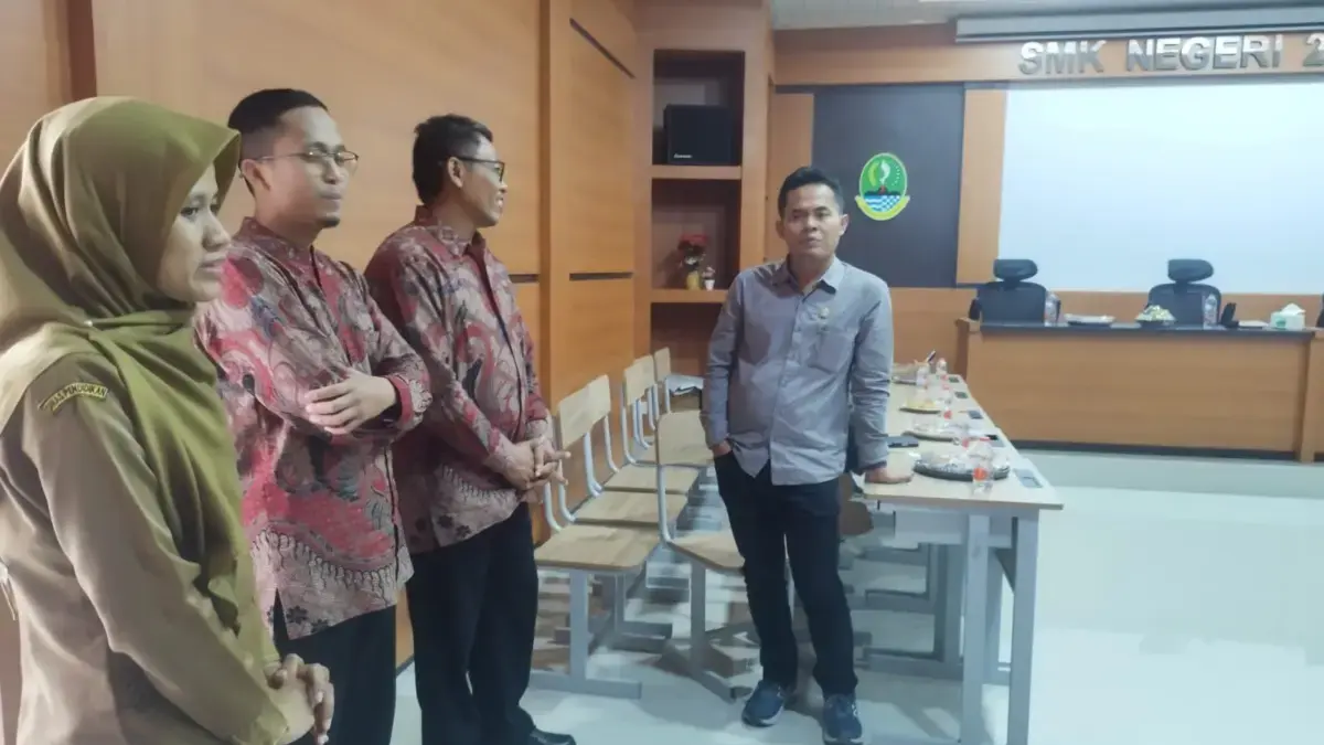 Bantuan Pendidikan Dinilai Salah Sasaran, Komisi V DPRD Jabar Soroti Krisis SMK 2 Banjar Bantuan Pemerintah Disebut Tidak Nyambung dengan Kebutuhan Riil Sekolah, Komisi V DPRD Jabar Soroti Krisis
