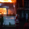 Diiduga Akibat Korsleting Listrik, Kebakaran Melanda Sebuah Rumah di Bojong Kulur pada Rabu Dini Hari