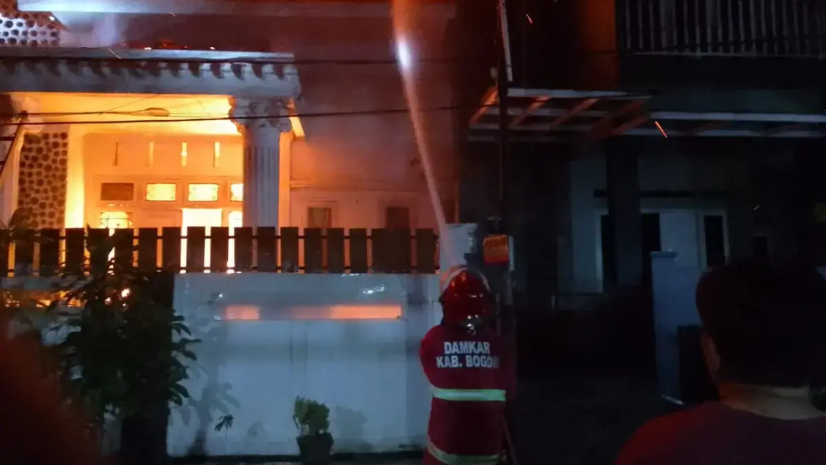Diduga Akibat Korsleting Listrik, Kebakaran Melanda Sebuah Rumah di Bojong Kulur pada Rabu Dini Hari Diiduga Akibat Korsleting Listrik, Kebakaran Melanda Sebuah Rumah di Bojong Kulur pada Rabu Dini Hari