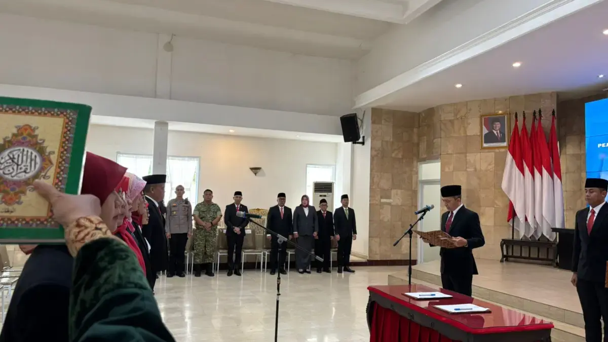 Wali Kota Bogor Lantik 12 Pejabat Pemkot, Proses Rotasi dan Promosi Dilakukan Berbasis Merit System Wali Kota Bogor Lantik 12 Pejabat Pemkot, Proses Rotasi dan Promosi Dilakukan Berbasis Merit System