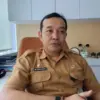 Plt Kadisdukcapil Kota Cimahi, Tri Lospala Candra saat ditemui Jabar Ekspres di ruang kerjanya