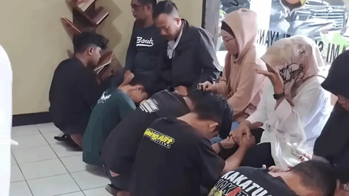 Kerap Resahkan Warga, 5 Remaja Pelaku Balap Liar di Jalan Raya Bandung-Garut Diamankan Polisi Kerap Resahkan Warga, 5 Remaja Pelaku Balap Liar di Jalan Raya Bandung-Garut Diamankan Polisi