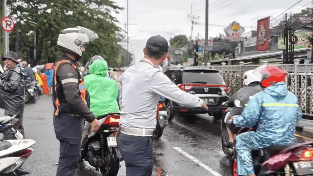 Dishub Kabupaten Bogor Tertibkan Parkir Liar di Pasar Cibinong, 16 Motor Dipindahkan ke Terminal