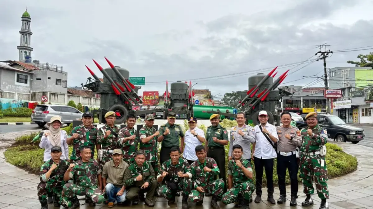 Pemasangan Rapier Alutsista Militer di Bunderan Jati Cimahi