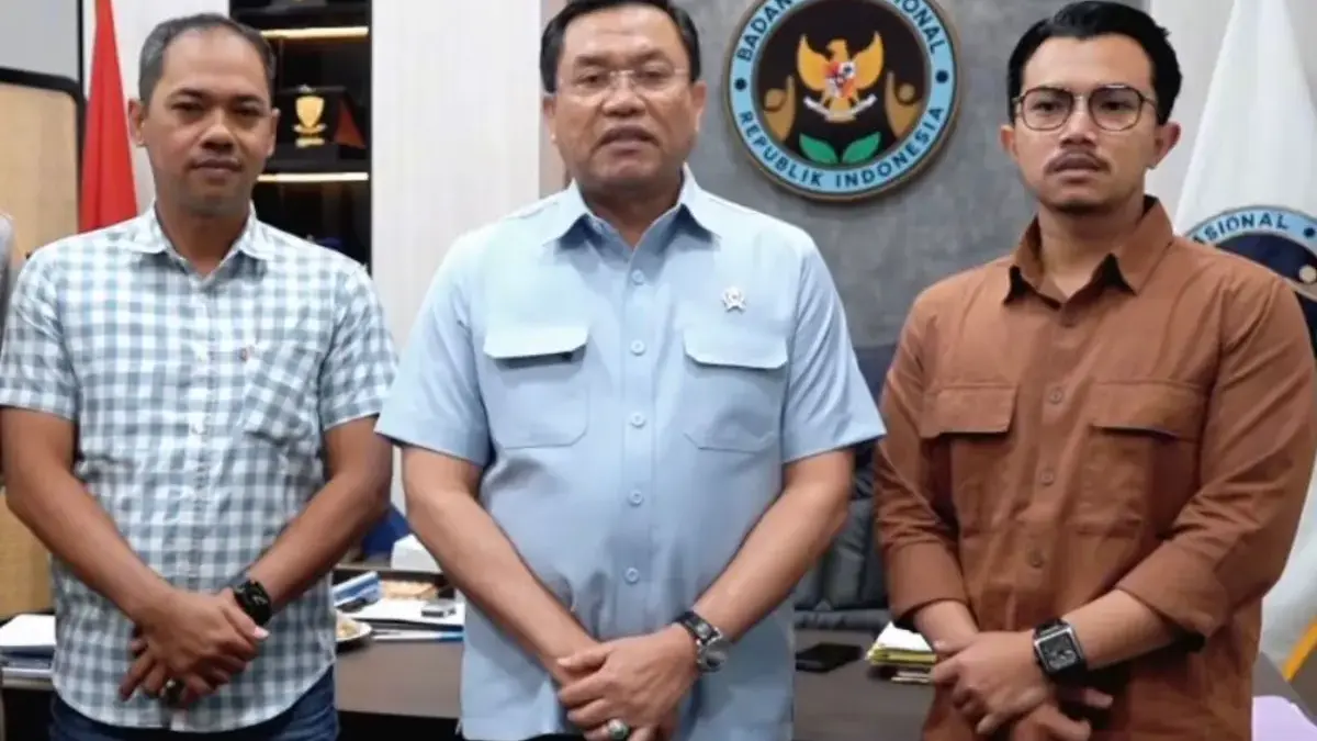 Hendrik Purnomo (kiri) dan Eko Pradana Utama (kanan) bersama Wakil Kepala Badan Gizi Nasional