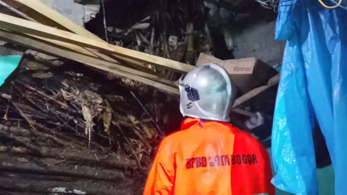 Hujan Tak Kunjung Reda, Dua Titik Rawan di Kota Bogor Kembali Longsor Bencana tanah longsor terjadi di dua lokasi berbeda di Kota Bogor pada Jumat (23/1/2026) akibat hujan deras