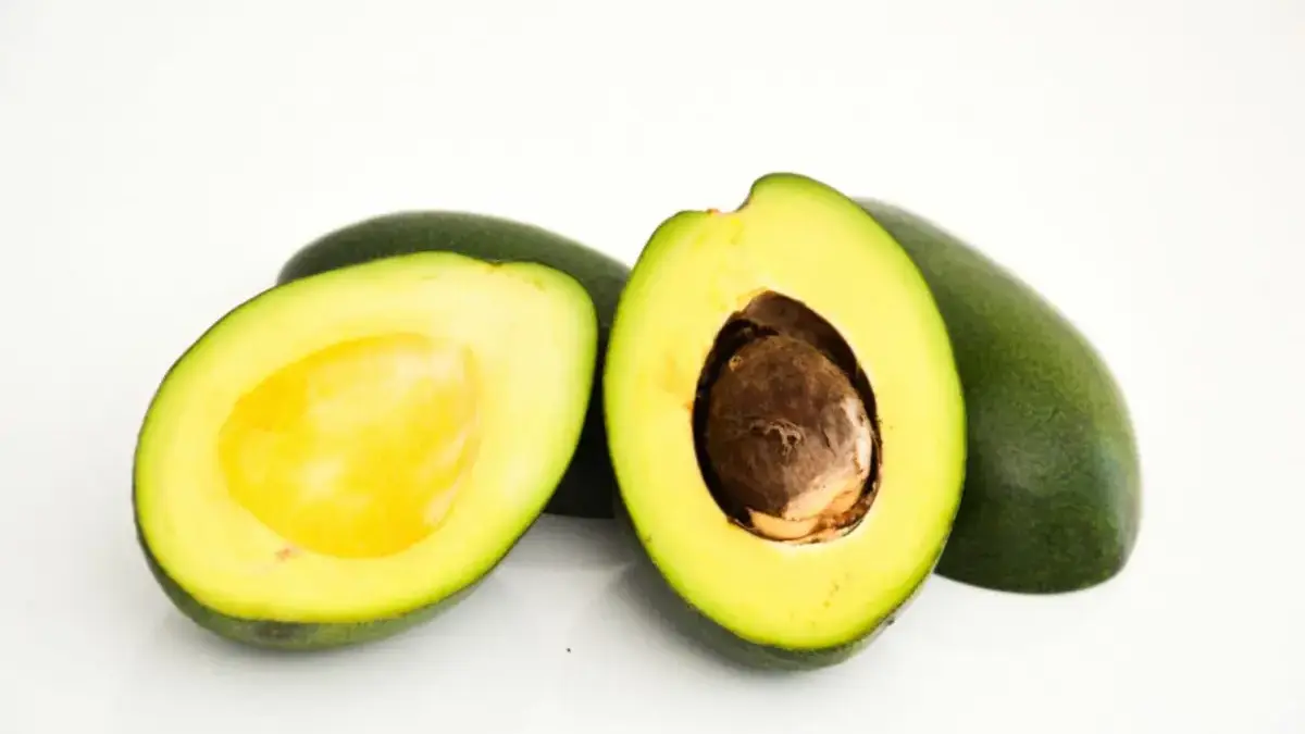 Setiap buah pasti memiliki manfaat bagi tubuh. Begitu juga dengan buah alpukat, yang memiliki banyak sekali ma