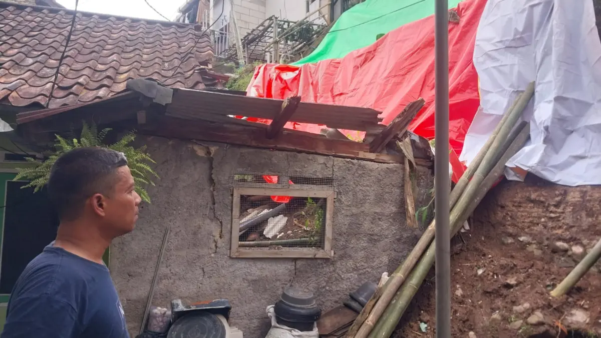 Bagian Dapur Rumah di Cipaku Bogor Selatan Hancur, Warga: Tiga Kali Longsor 