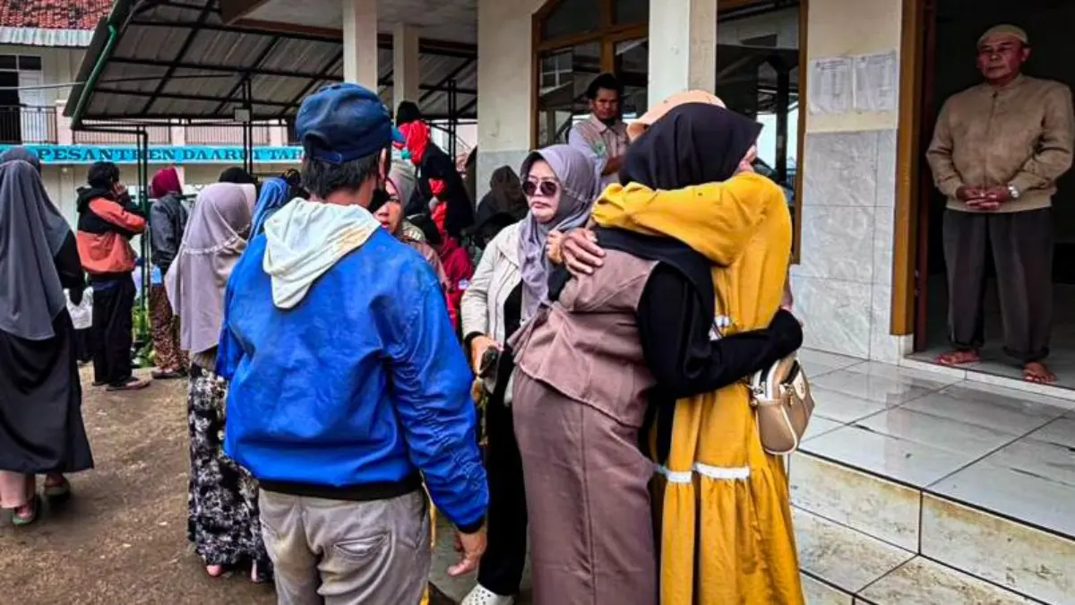 Hari Ketiga Pencarian, Keluarga Korban Longsor Cisarua Masih Bertahan di Pos DVI Pasirlangu Hari Ketiga Pencarian, Keluarga Korban Longsor Cisarua Masih Bertahan di Pos DVI Pasirlangu