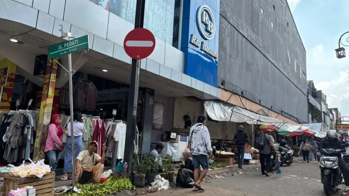 Pemkot Bogor Minta Jalan Pedati Disterilkan, Pedagang Putar Otak agar Tetap Tarik Pembeli Pemkot Bogor Minta Jalan Pedati Disterilkan, Pedagang Putar Otak agar Tetap Tarik Pembeli