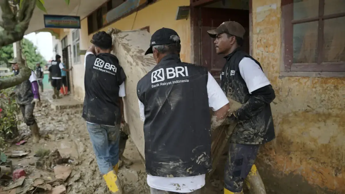 Dukung Pemulihan Pascabencana, Relawan BRI Peduli Terjun Langsung “Bersih-bersih Sekolah” di Aceh Tamiang Dukung Pemulihan Pascabencana, Relawan BRI Peduli Terjun Langsung “Bersih-bersih Sekolah” di Aceh Tamiang