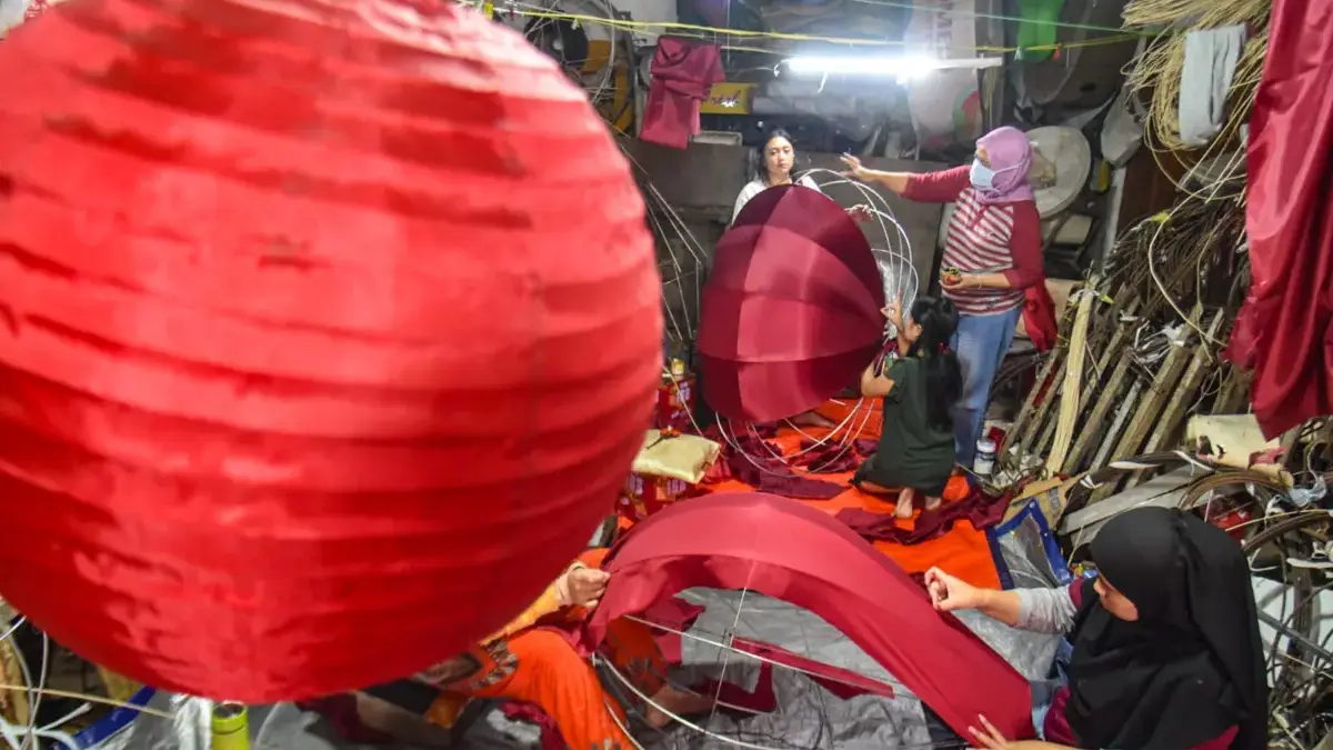 Permintaan Lampion Imlek Meningkat, Produksi L&D Art Lamp Capai Ratusan Unit