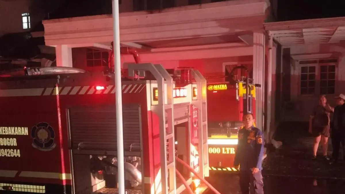 Diduga Akibat Korsleting Listrik, Rumah Mewah di Kota Wisata Bogor Terbakar