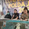 Dok. Polda Jabar saat ungkap kasus dugaan perdagangan hewan dilindungi. Kamis (29/1). Foto. Sandi Nugraha.