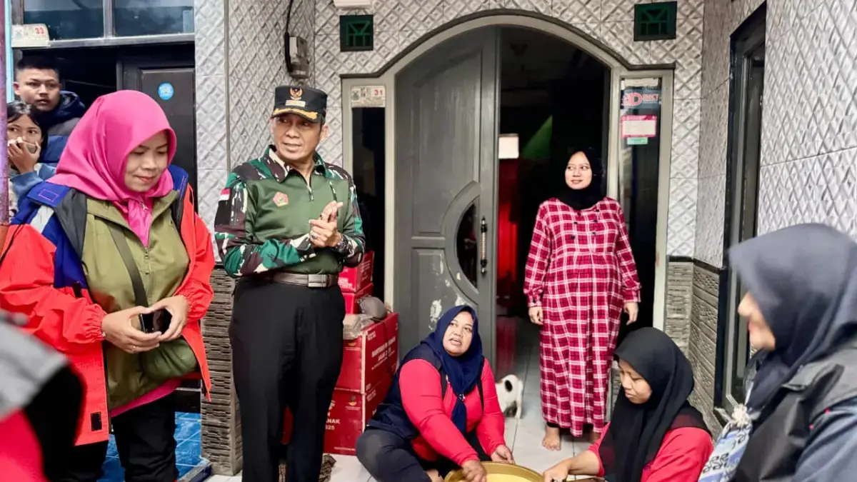 Ngatiyana Sebut Banjir di Kelurahan Utama Terparah di Cimahi Wali Kota Cimahi Ngatiyana saat Meninjau Warga yang Terdampak Banjir Ekstrem di Kelurahan Utama Beberapa Waktu