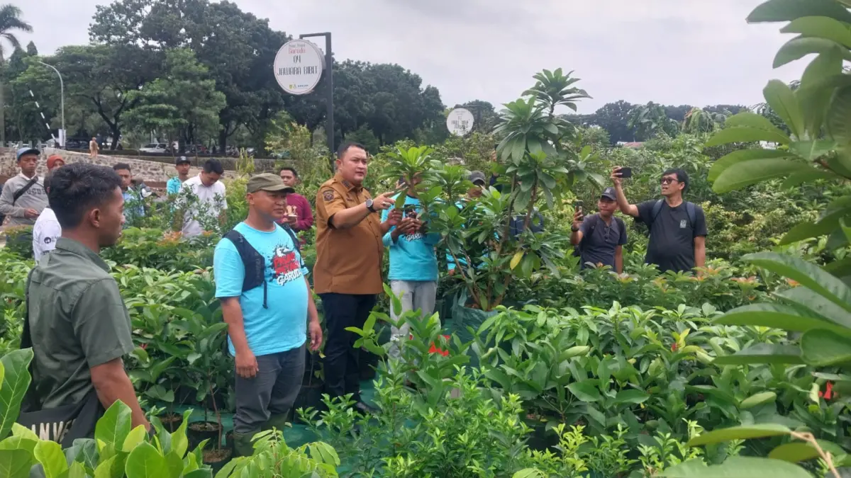 Pemkab Bogor Wacanakan Sentra Buah di 435 Desa/Kelurahan Bupati Bogor Rudy Susmanto saat meninjau Pasar Petani Garuda. Foto: Regi Pratasyah Vasudewa