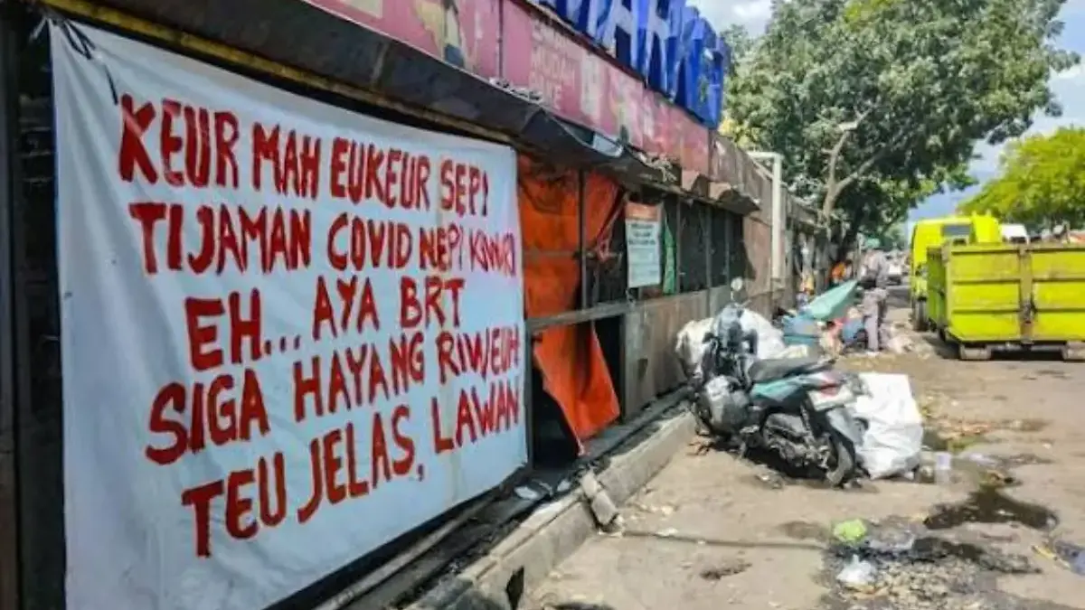 Polda Jabar Dalami Dugaan Perdagangan Satwa Dilindungi Jenis Elang di Indramayu foto ilustrasi penolakan para PKL Cicadas terkait bakal digusurnya lokasi tersebut berkenaan dengan proyek BRT
