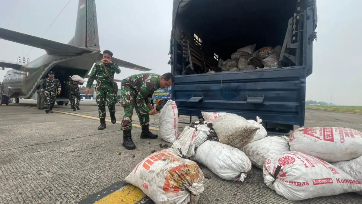 Kolaborasi Pentahelix, 8 Ton Benih Ditebar di Lahan Kritis Kabupaten Bandung Lewat Aeroseeding Pemerintah Kabupaten Bandung bekerja sama dengan TNI Angkatan Udara melaksanakan kegiatan penebaran benih
