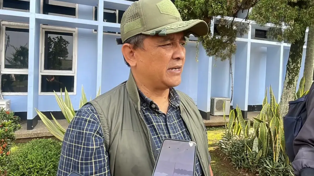 Kepala Dinas Pendidikan Kabupaten Bandung Asep Kusumah usai menghadiri kegiatan penebaran benih tanaman