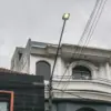 Lampu Penerangan Jalan Umum (PJU) yang terpasang di Jalan Veteran, Kota Bandung, Rabu (21/1). Foto: Dimas Rach