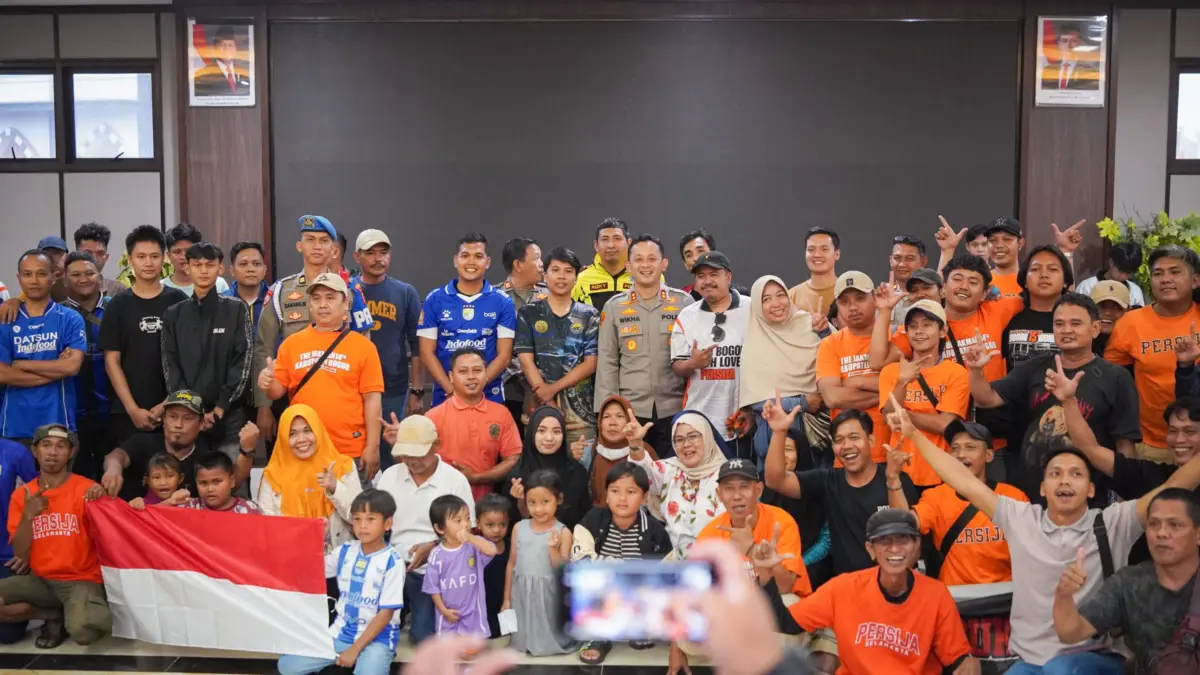 Polres Bogor Satukan Bobotoh dan Jakmania Lewat Nobar Persib vs Persija Polres Bogor Satukan Bobotoh dan Jakmania Lewat Nobar Persib vs Persija