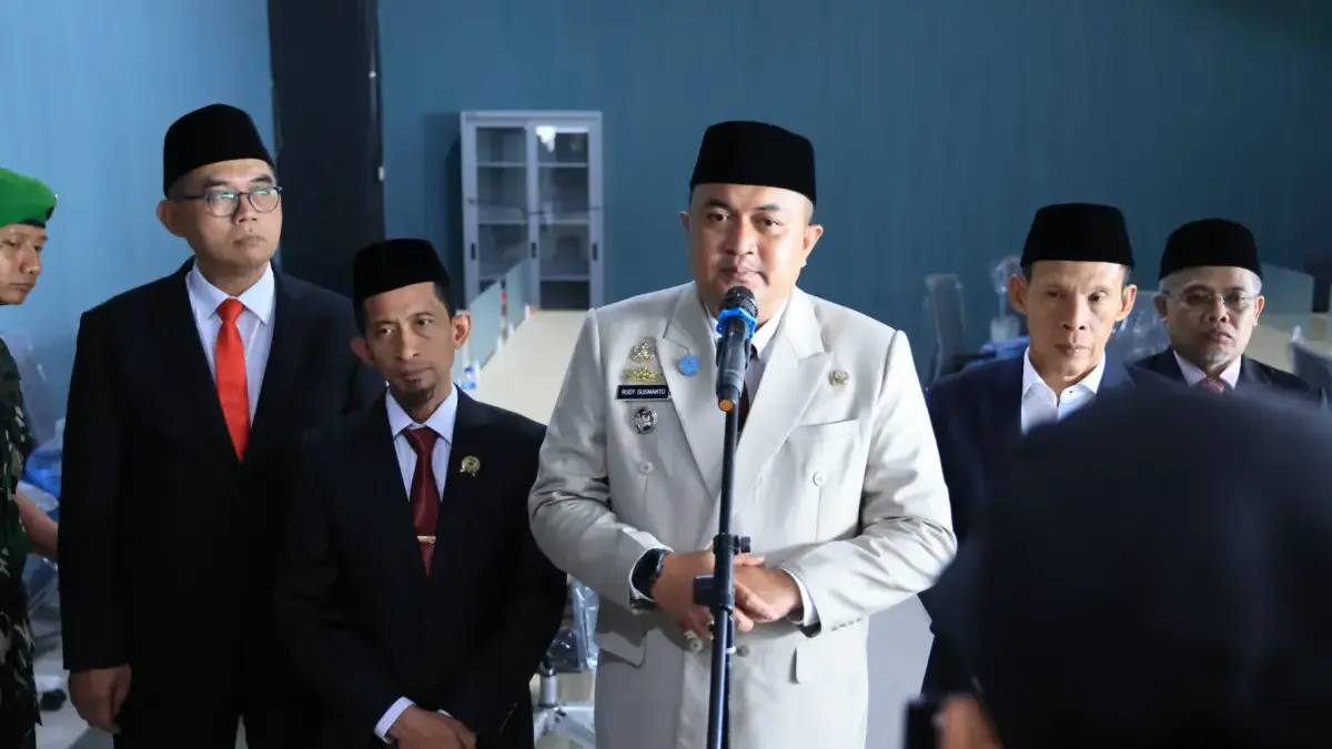 Bupati Bogor Rudy Susmanto saat memberikan keterangan. Foto: Sandika