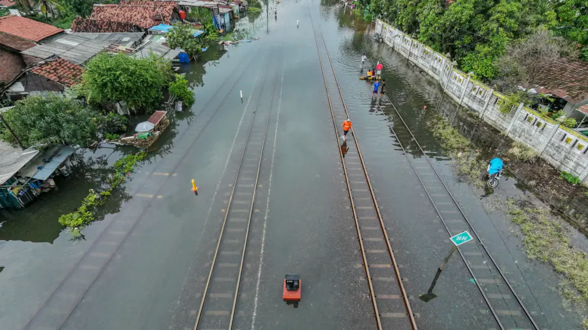 Imbas Banjir Pekalongan, KAI Rugi hingga Rp3,5 Miliar!