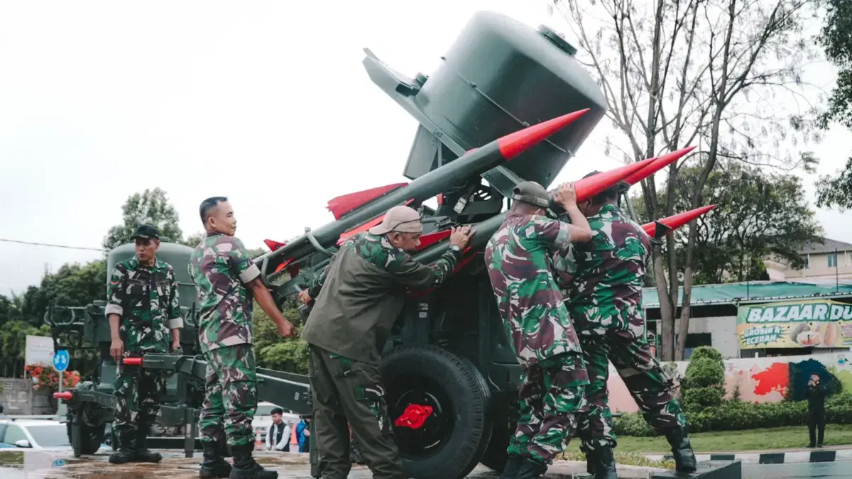 Wali Kota Cimahi Tegaskan Penempatan Rudal Rapier untuk Perkuat Identitas Kota Militer Penempatan Rudal Rapier di Bunderan Jati sebagai Simbol Kota Cimahi (mong)