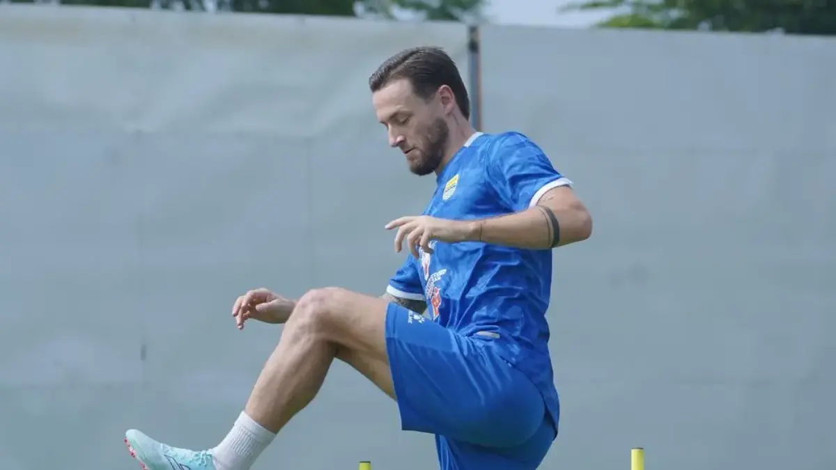 Marc Klok Diragukan Tampil Lawan Persis Solo, Bojan Hodak Jelaskan Kondisinya Marc Klok