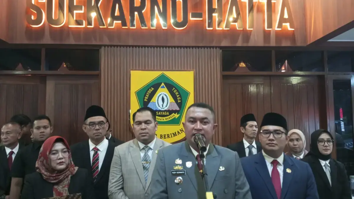 Bupati Bogor Rudy Susmanto saag memberikan keterangan. Foto: Regi