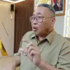 Ketua Komisi V DPRD Jabar Yomanius Untung menyampaikan keterangan hasil rapat dengan Disdik Jabar. (son)