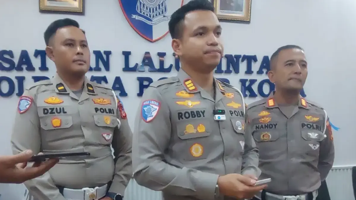 Kasatlantas Polresta Bogor Kota, AKP Robby Rachman, saat memberikan keterangannya di Terminal Baranangsiang, p