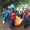 Tim Gabungan berhasil menemukan remaja yang diduga bunuh diri dengan meloncat ke Sungai Cisadane dari Jembatan