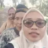 Tangkapan layar video viral akun @missalma89, warga Desa Hegarmanah, Ciamis mengadu ke Dedi Mulyadi, terpaksa