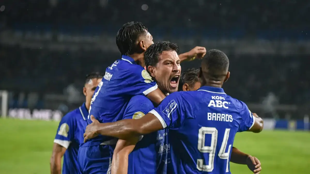 Jaga Trend Positif di Kandang, Persib Berhasil Tumbangkan Malut United dengan Skor 2 - 0 Jaga Trend Positif di Kandang, Persib Berhasil Tumbangkan Malut United dengan Skor 2 - 0