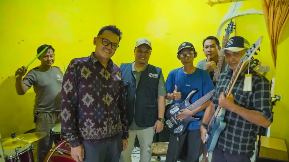 BRI Salurkan Bantuan Alat Musik untuk Dua Komunitas Seni di Sukabumi, Dorong Kreativitas & Pelestarian Budaya