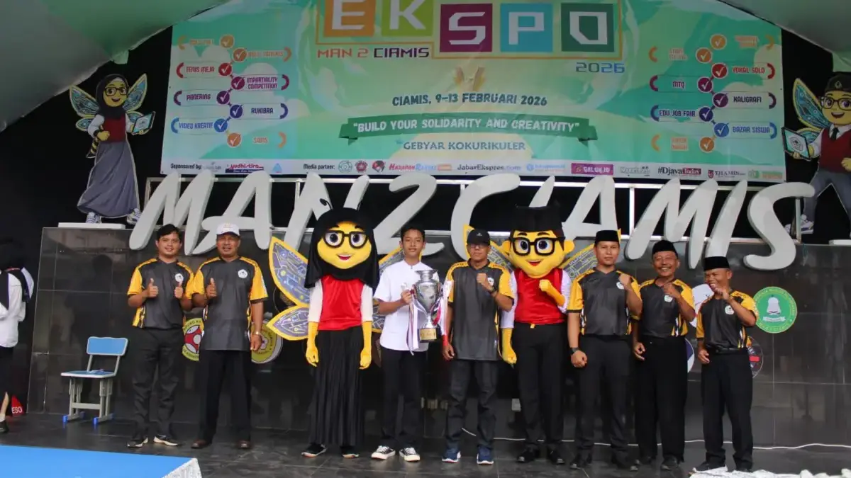 Kalahkan Tuan Rumah, SMPN 2 Sabet Juara Umum EXPO MAN 2 Ciamis