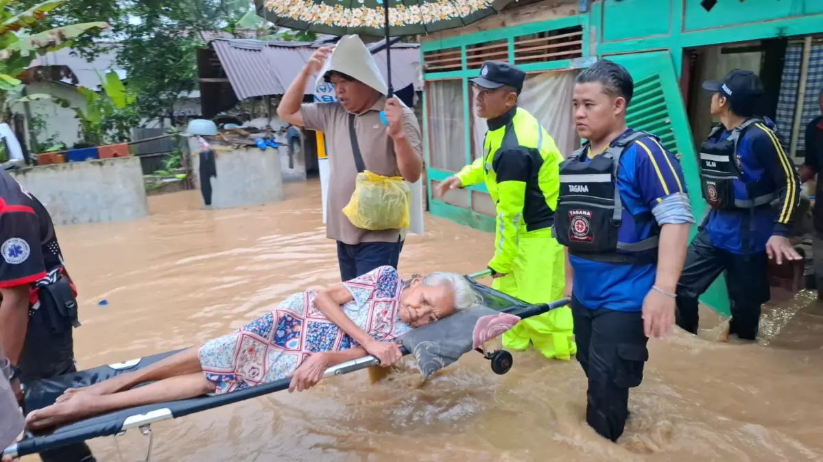 BREAKING NEWS: Tanggul Sungai Citalahab Jebol, 164 Warga Pamarican Mengungsi