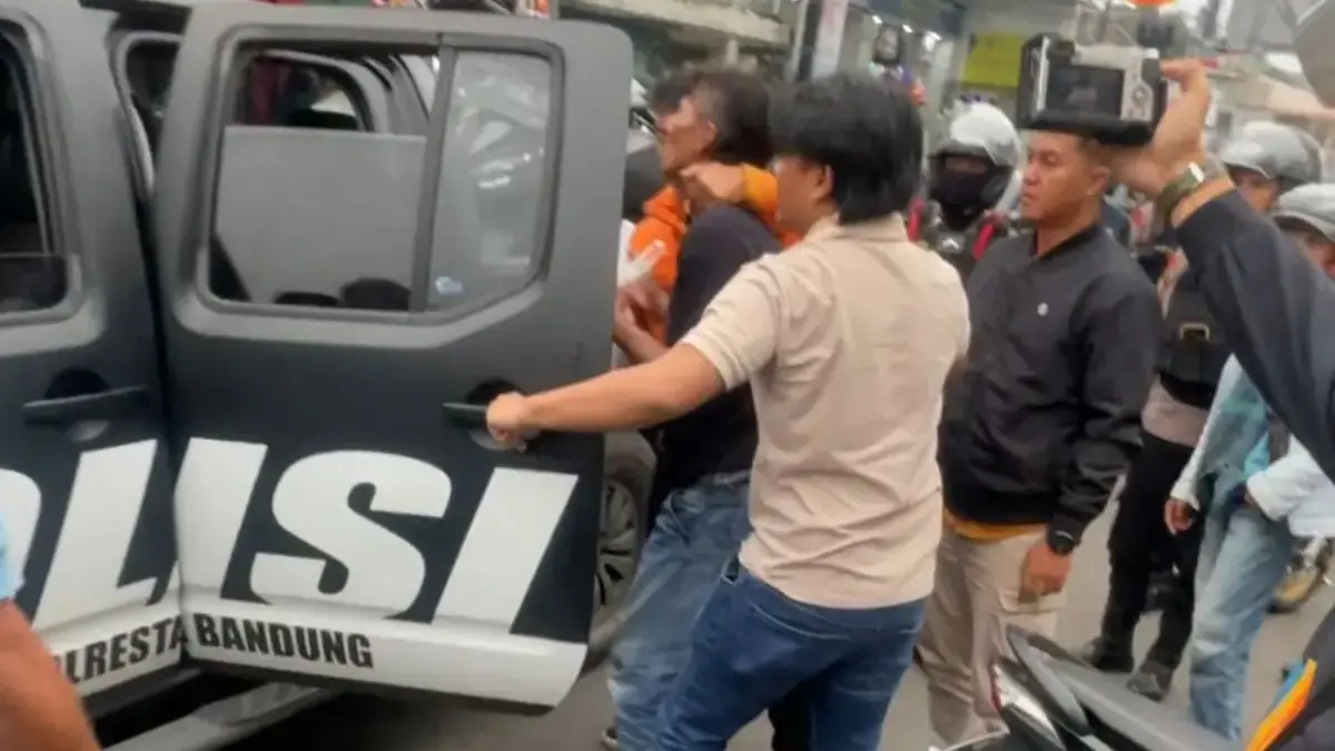 Polresta Bandung Amankan Pelaku Premanisme Saat Patroli Munggahan, 13 Knalpot Brong Ikut Ditindak Polresta Bandung Amankan Pelaku Premanisme Saat Patroli Munggahan, 13 Knalpot Brong Ikut Ditindak