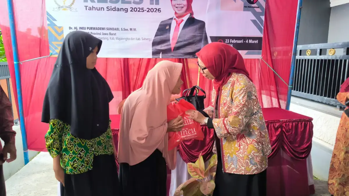 Ineu Purwadewi Serap Aspirasi Sekaligus Berbagi Santunan di Tarikolot Majalengka Kabupaten Majalengka