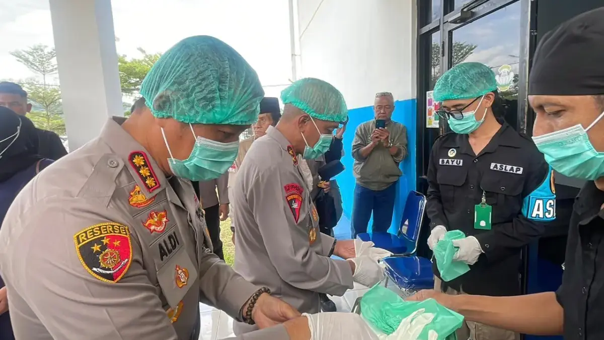 Kapolda Jabar Tinjau SPPG di Kutawaringin, Pastikan Proses Higienis dan Uji Keamanan Pangan