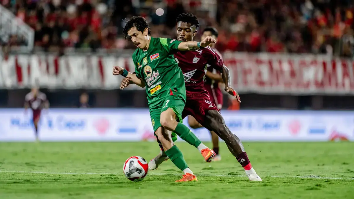 Link Live Streaming Persebaya vs PSM Jadwal Super League Hari Ini 25 Februari 2026, Lagi Tayang! Persebaya menahan imbang PSM Makassar dengan skor 1-1 di Stadion Gelora B.J. Habibie saat putaran pertama Supe