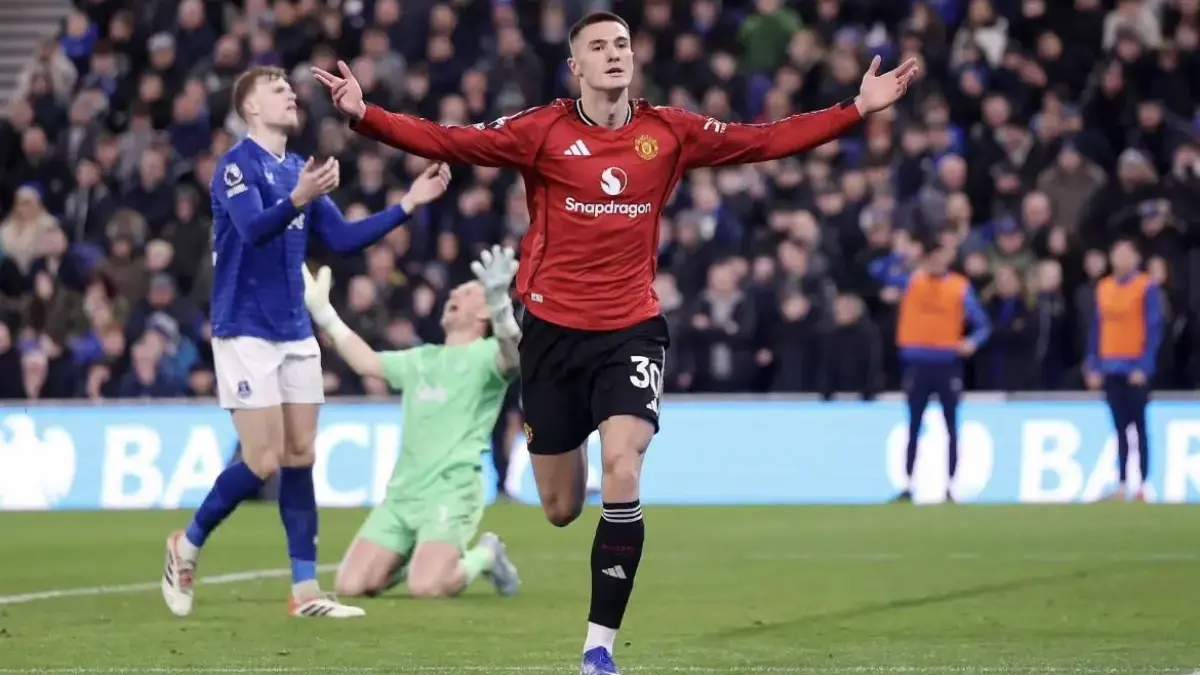 Sesko cetak gol saat pertandingan Everton vs Manchester United.