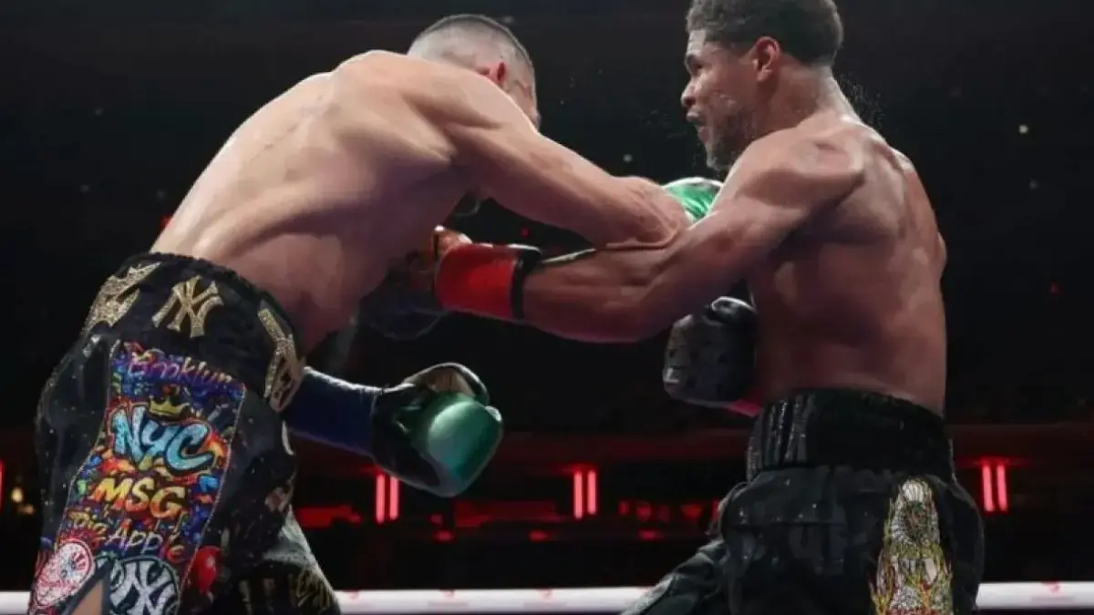 Shakur Stevenson Taklukkan Teofimo Lopez dan Rebut Gelar WBO Kelas Welter Junior
