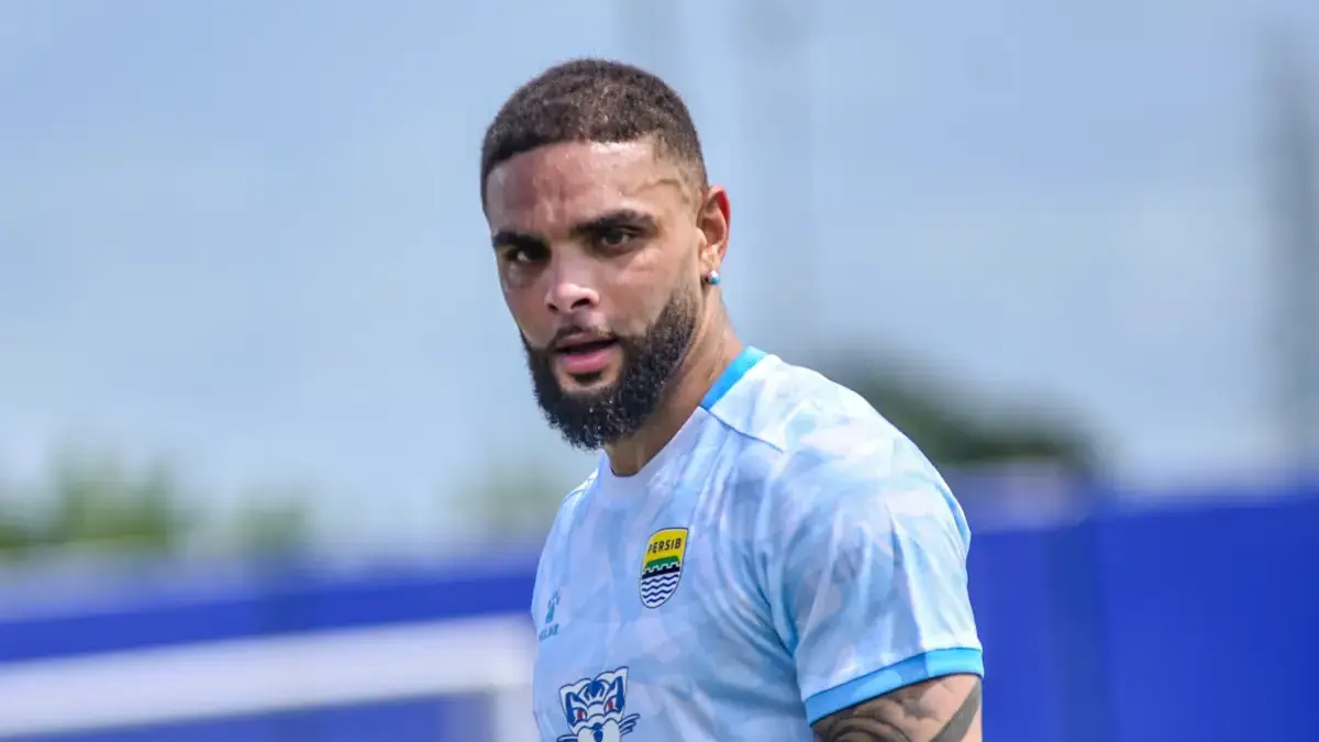 Look the Fame, Look the City: Mengapa Lavyin Kurzawa Memilih Persib Pemain anyar Persib Bandung Layvin Kurzawa mengikuti latihan di Lapang Pendamping di Stadion GBLA